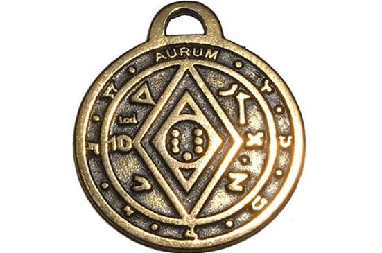 amuletă de monede pentru noroc și bogăție