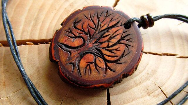 amuleta de lemn pentru noroc